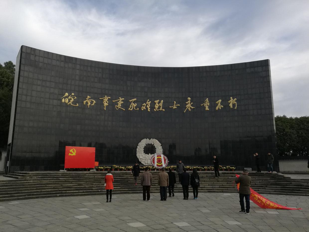 敬躬缅怀,重温入党誓词