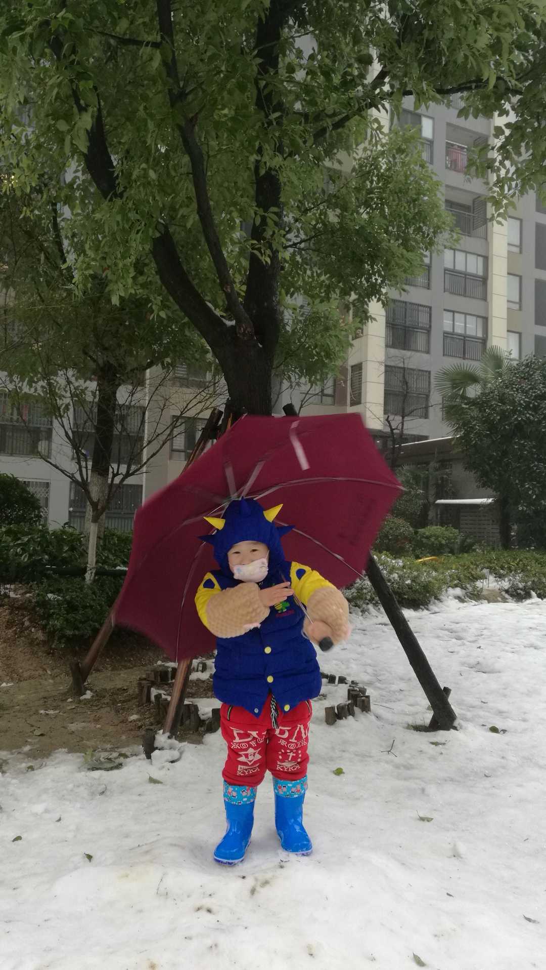 前阵子带他玩雪