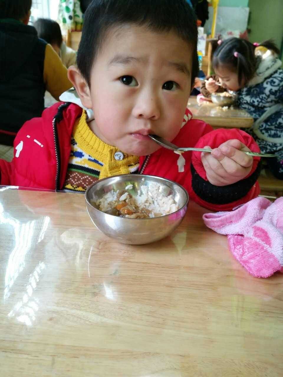 幼儿园第一顿饭